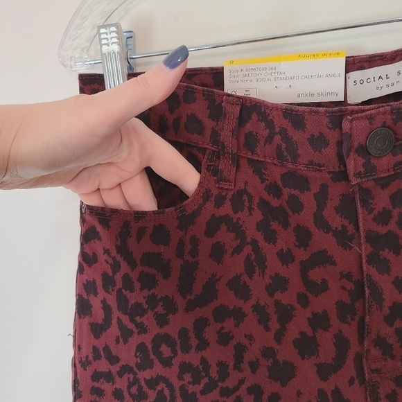 NWT Social Standards Ankle Skinny Sketchy Cheetah Red Pants Size 8 - Picture 5 of 14